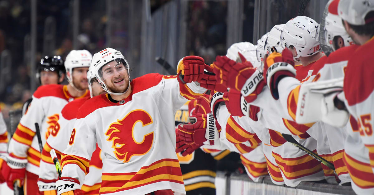 Andrew Mangiapane, Calgary Flames stay hot on road, holding off