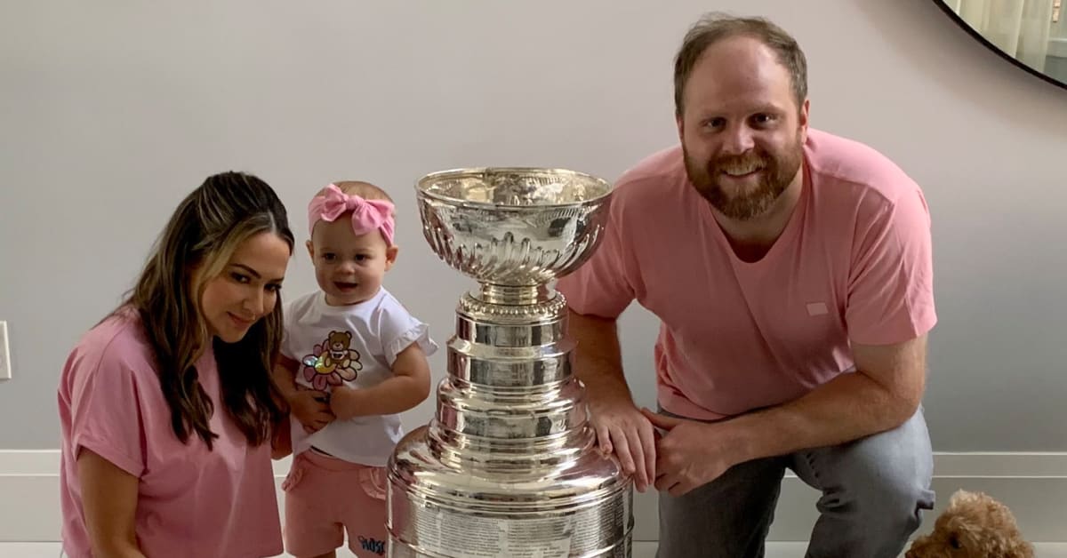 Former Maple Leafs Forward Phil Kessel Brings Stanley Cup Back To Toronto Again The Hockey 