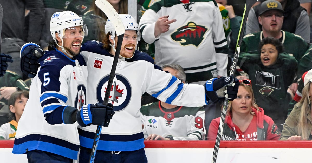 Winnipeg Jets center Mason Appleton (22) plays during Game 2 of an