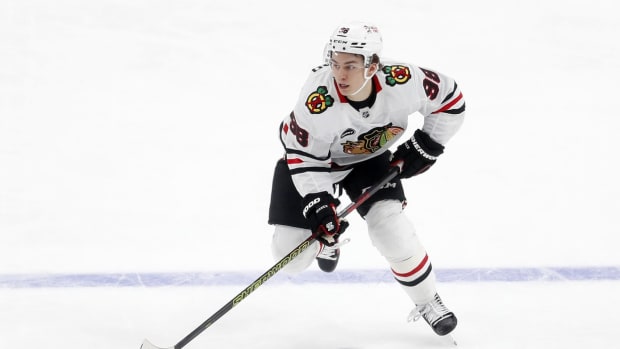 Blackhawks' Bedard impresses with 2 assists in preseason debut - ESPN