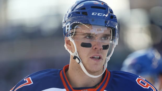 The Edmonton Oilers have completed their first deadline day deal, acquiring  defenceman Brett Kulak from the Montreal Canadiens., Full…