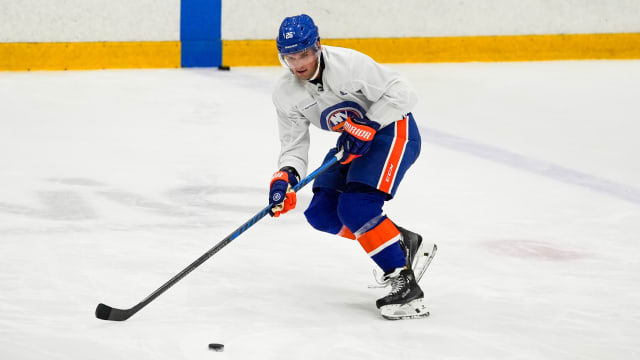 Islanders Rookie Oliver Wahlstrom Continues To Grow As An NHL Player - NY  Sports Day