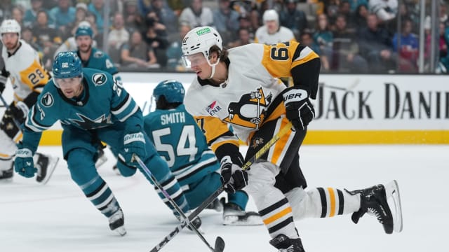 Sidney Crosby evaluated for upper-body injury, status unclear for  Thursday's game