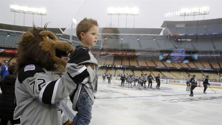 Capitals Win a Slushy Winter Classic - The New York Times