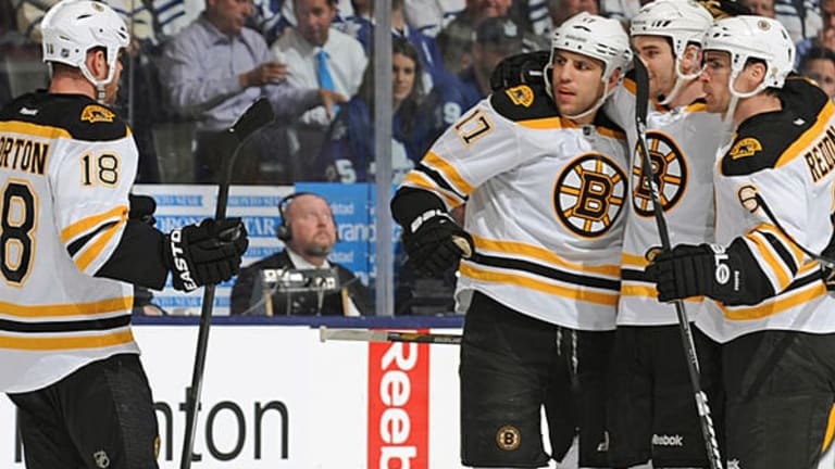 Bruins score 7 goals, blow out Blues in Game 3 of Stanley Cup Final