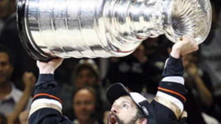 Former Kings and Ducks close to hoisting Stanley Cup - Los Angeles