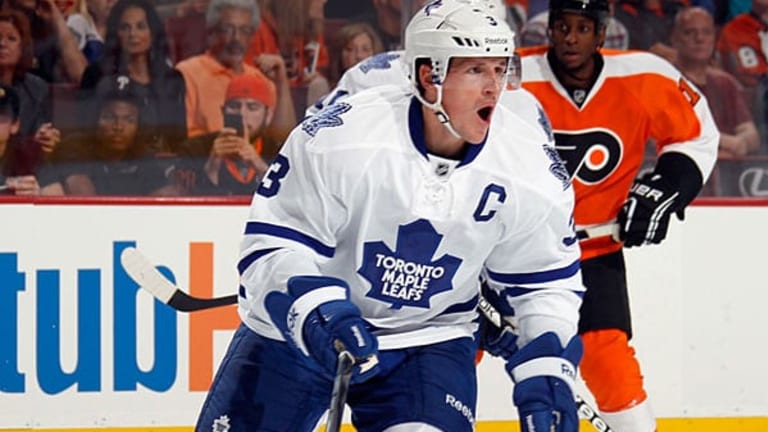 Dion Phaneuf draws early criticism from Leafs fans