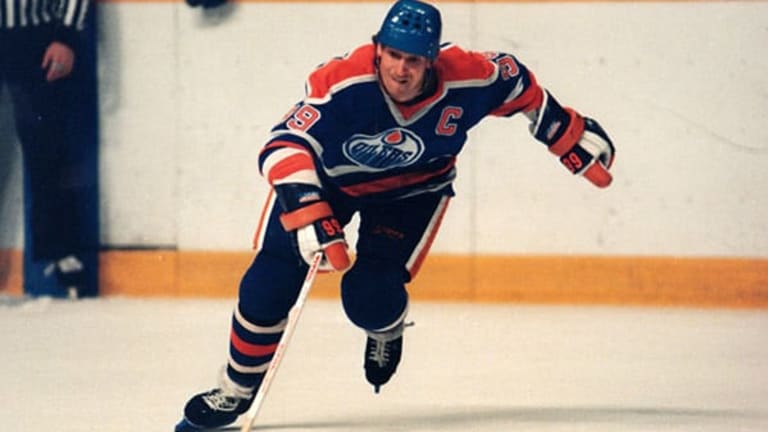 Hockey History: Edmonton Oilers Wayne Gretzky Scores First NHL Goal