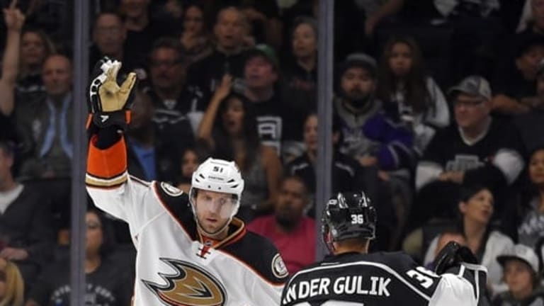 Kings win 3rd straight game, beat rival Ducks 4-1 - The San Diego