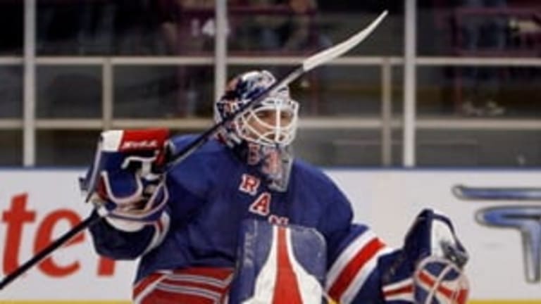 New York goalie Henrik Lundqvist signs 6-year deal with Rangers - The  Hockey News