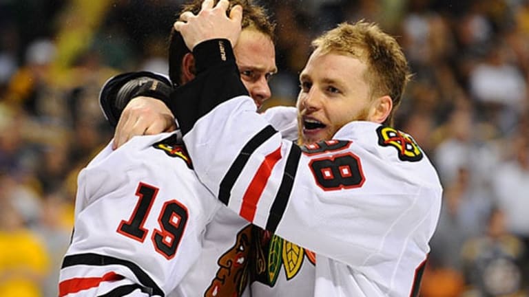 Blackhawks win Stanley Cup at home for first time in 77 years