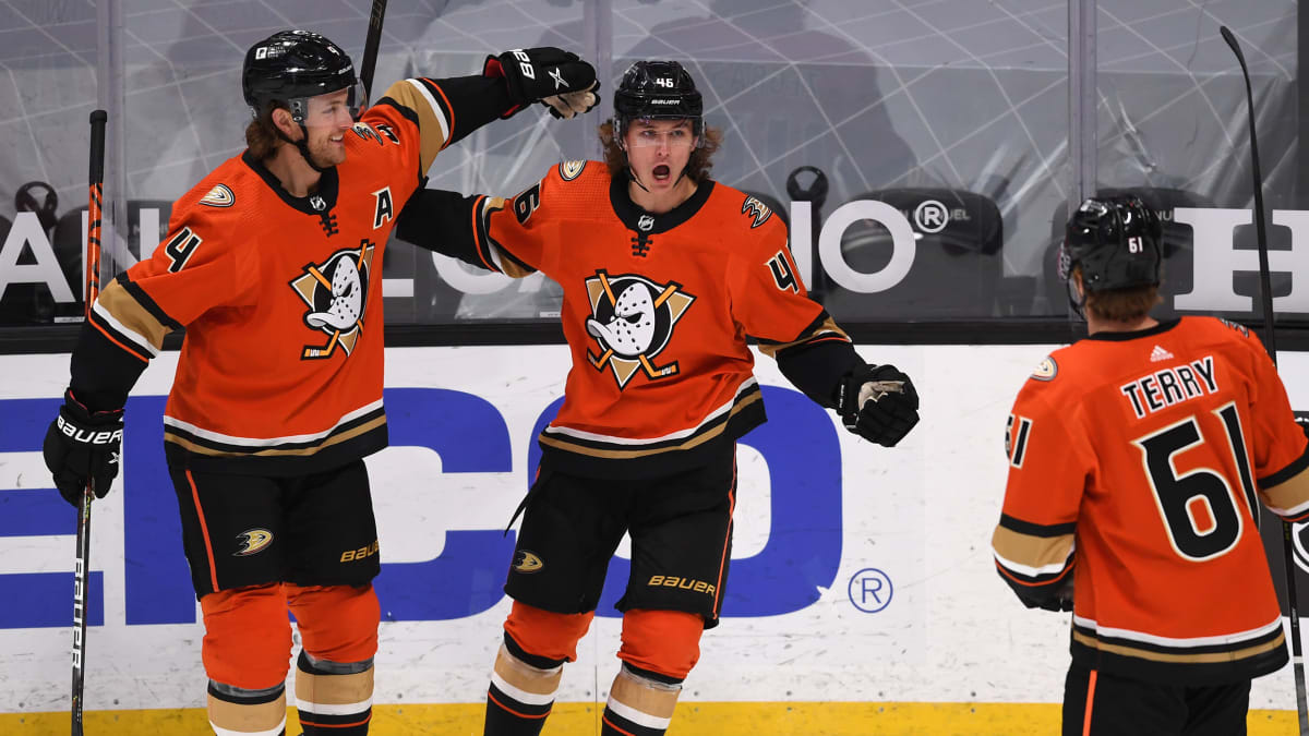 Why the Anaheim Ducks should move to their orange third jersey