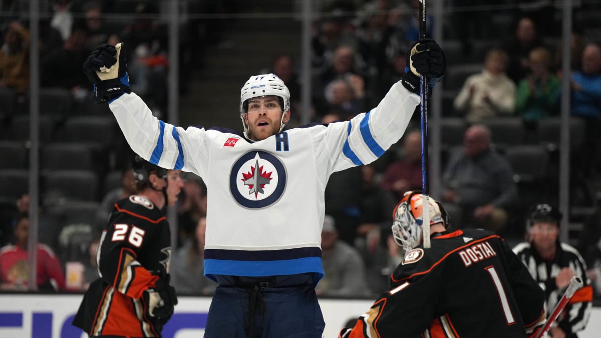 Former Winnipeg Jets captain Andrew Ladd announces retirement