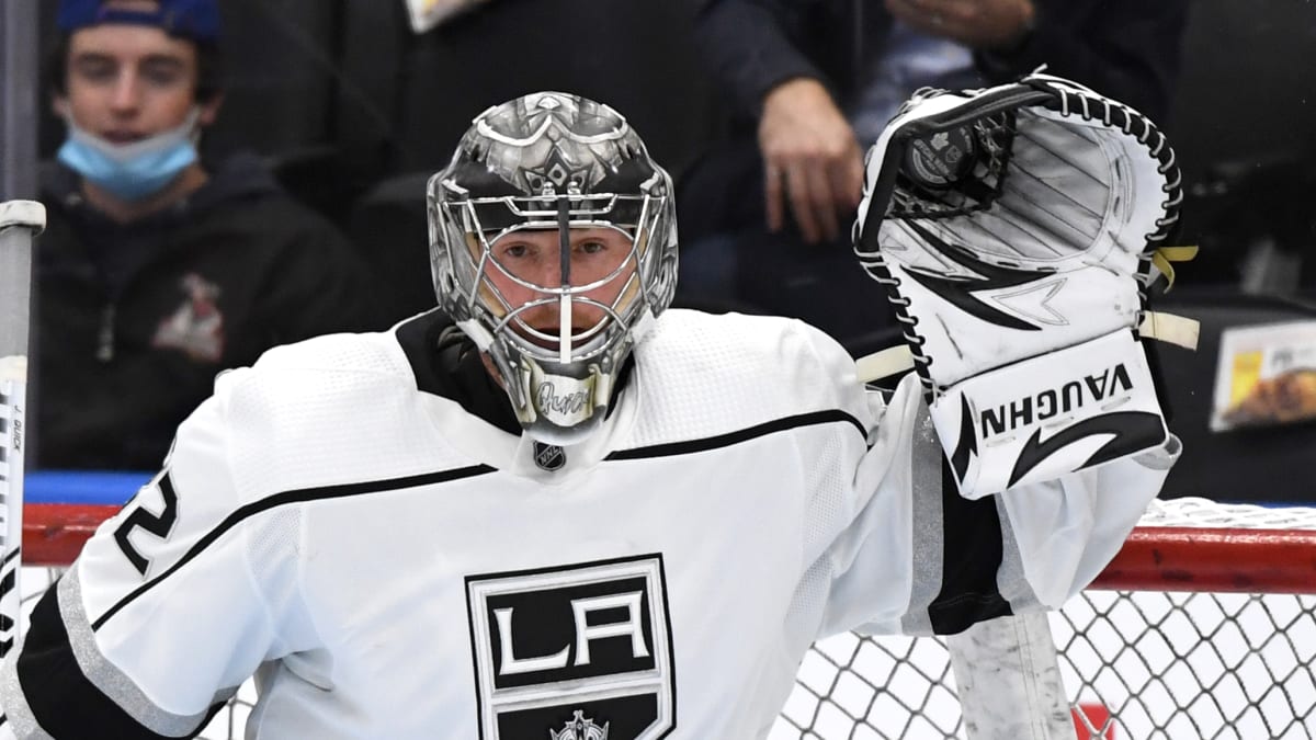 Jonathan Quick is Back in a Big Way - The Hockey News