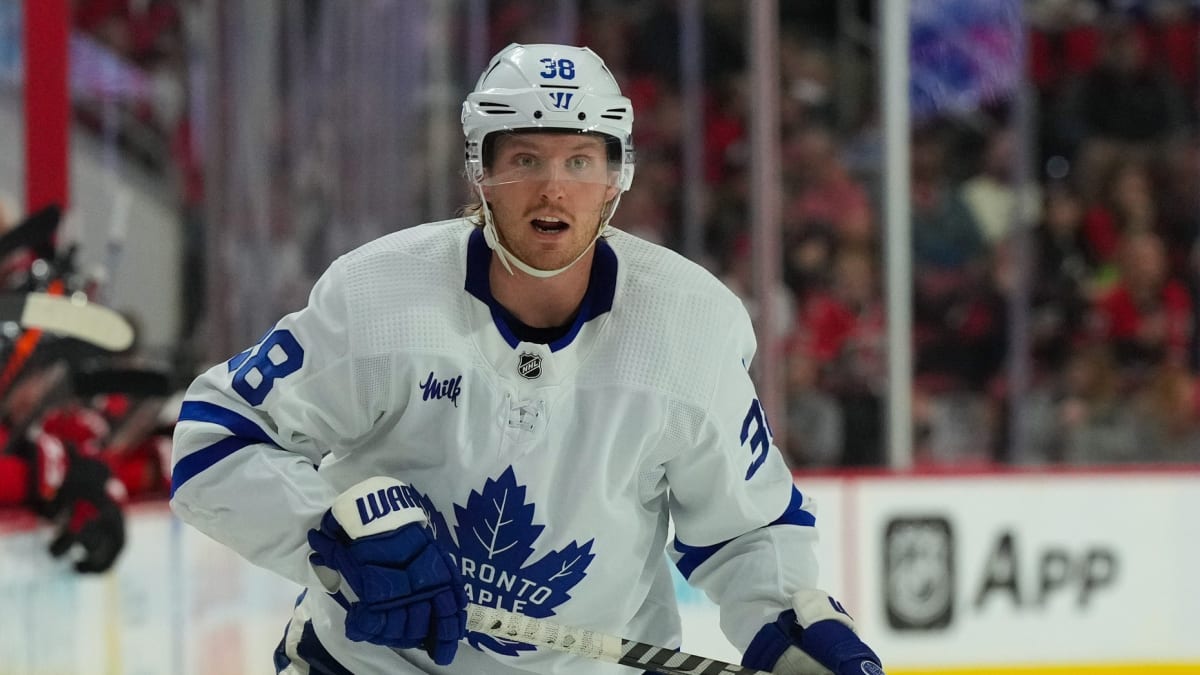 Maple Leafs' Sandin leaves game with neck injury, will receive