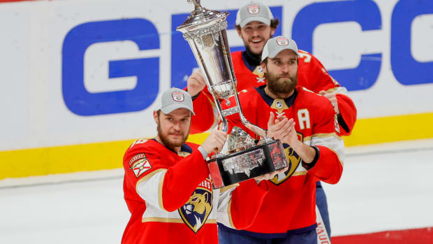 Panthers 2023-24 home games to highlight with single game tickets now on  sale - The Hockey News Florida Panthers News, Analysis and More