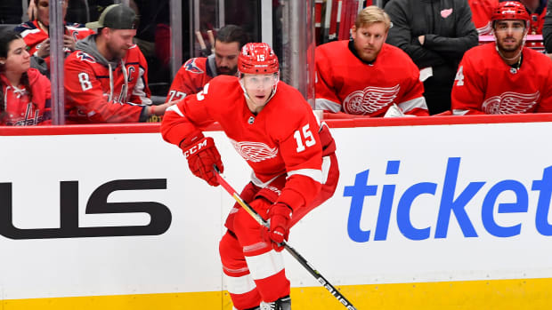 Blues acquire Vrana from Red Wings