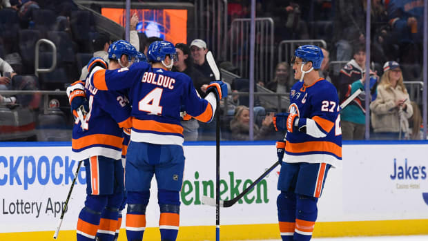 New York Islanders steal two points in shootout from the Philadelphia  Flyers - Lighthouse Hockey