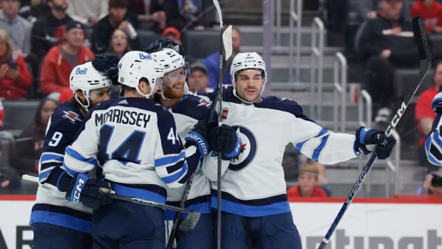 Jets beat Blues 4-2 for Lowry's 1st victory behind bench