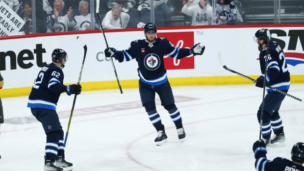 Big Buff has Winnipeg Jets on verge of 1st West final - Red Deer