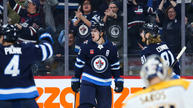 Winnipeg celebrates Jets first home playoff game since 1996 
