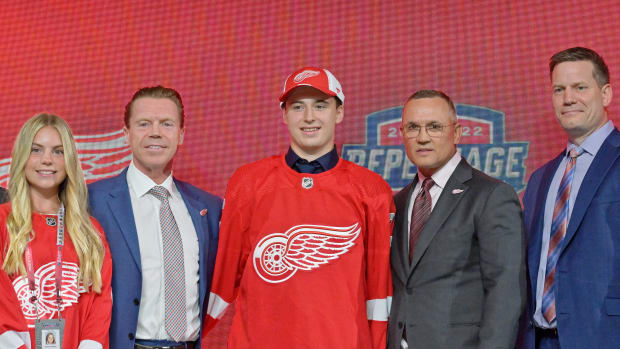 A Red Wings' prospect unicorn, Elmer Söderblom is outgrowing the SHL - The  Athletic