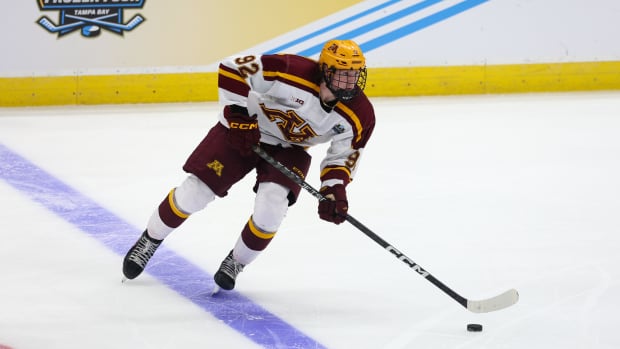 Arizona Coyotes sign first-rounder Maveric Lamoureux