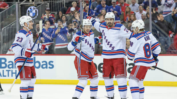 Chris Kreider's strong start continues in Rangers' win over Sharks