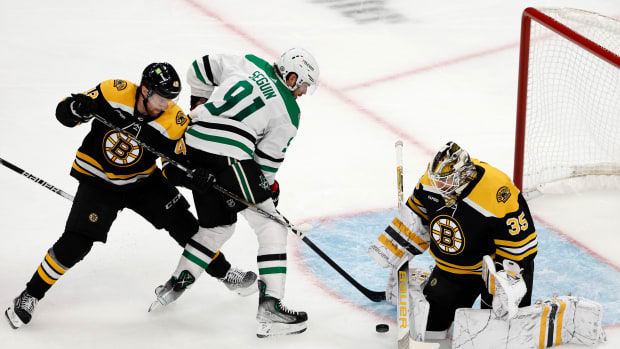 Bruins continue home dominance, shut out Sharks, 4-0