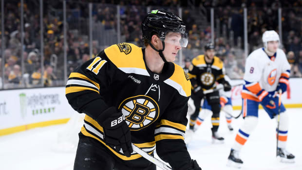 Trent Frederic Re-Signs With Boston Bruins