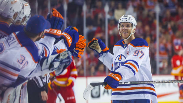 VIDEO: Draisaitl, McDavid and the rest of the Oilers spend a few