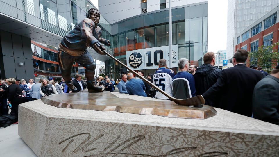 Screen Shots: Hockey Canada, Jagr and Hawerchuk's Statue