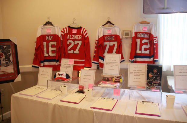 Canadiens jersey display case