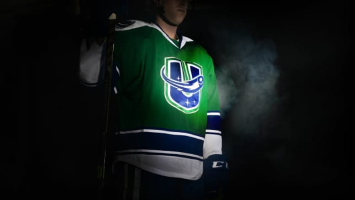 Utica Comets unveil green and blue third jersey for 2015-16 - The
