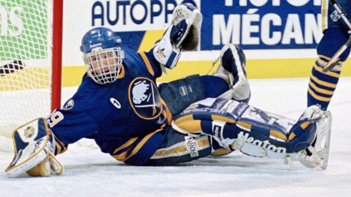 The Sabres raised Dominik Hasek's No. 39 banner to the rafters in First  Niagara Center ceremony - Sports Illustrated