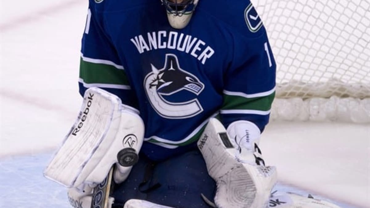 Roberto Luongo stops 38 shots as Vancouver Canucks blank L.A.