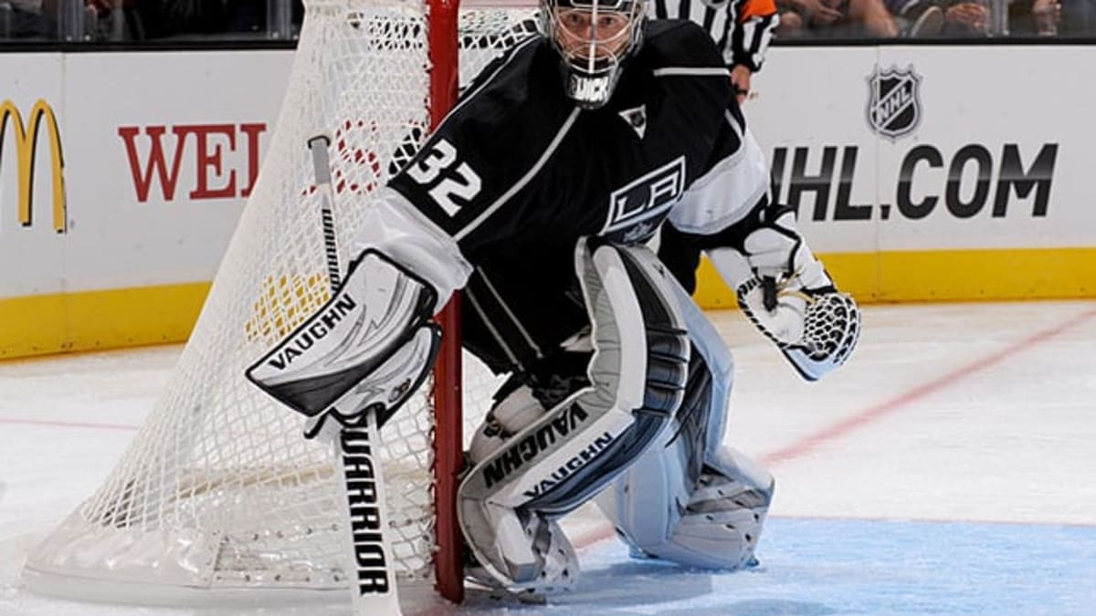 Watch Jonathan Quick's 5 greatest saves from Kings' Game 3 shutout of  Devils (VIDEO)