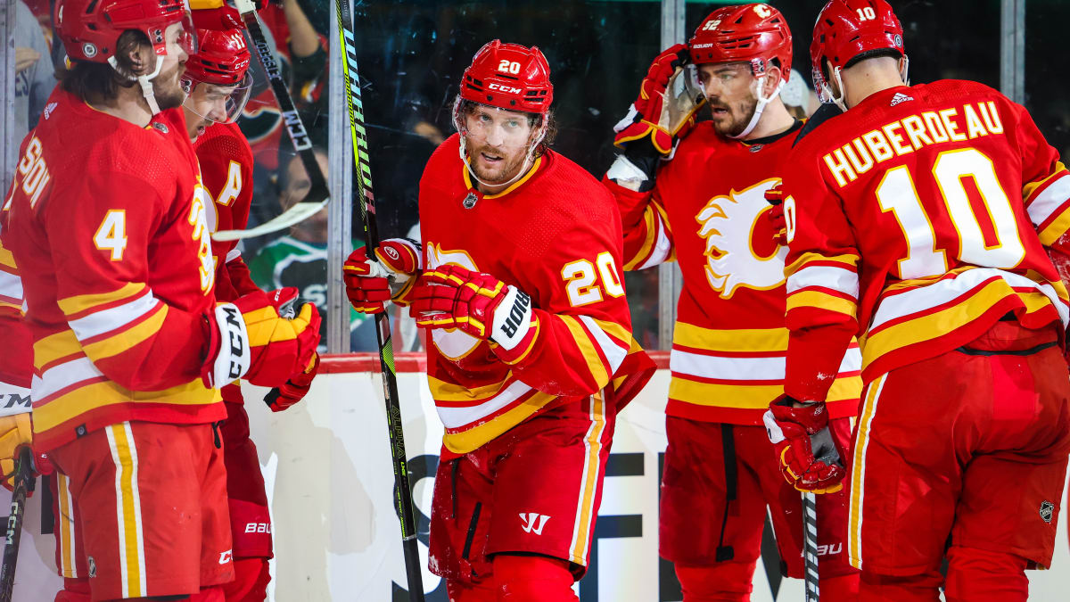Andrew Mangiapane cooking up chemistry on Flames' second line