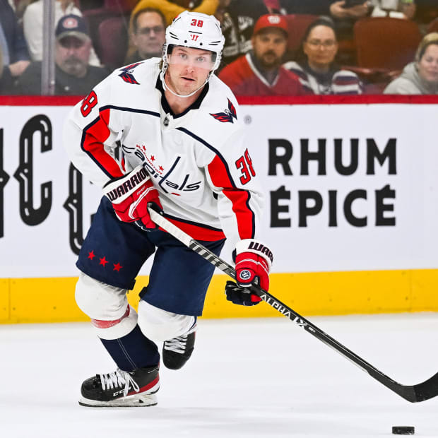 Ovechkin ties Hull for 4th all-time; Caps down Sabres 5-3 - WTOP News