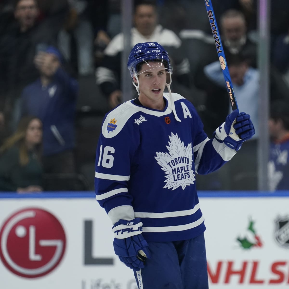 Leafs down Sharks as Marner ties franchise record with 18-game point streak
