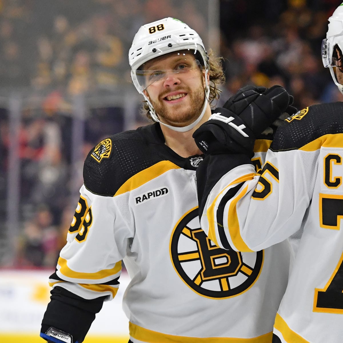 Boston Bruins break NHL single-season wins record