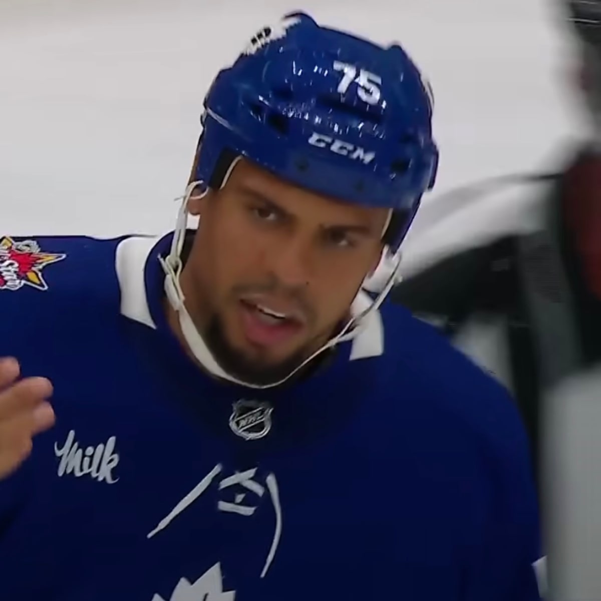 Reaves takes over Leafs' AUX cord; discusses new goal song, jokes around  with Minten