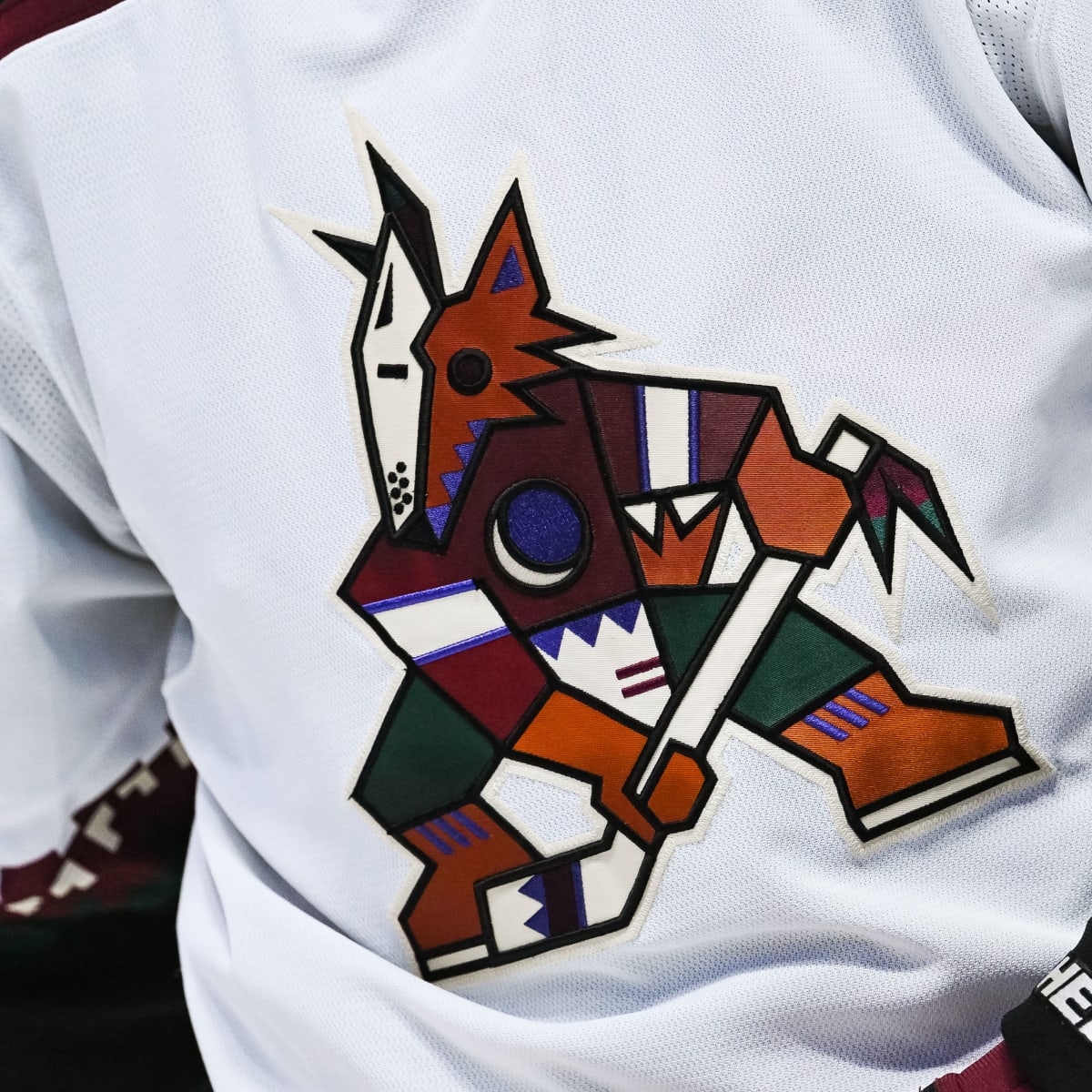 Coyotes Eyeing Last-Ditch Option To Keep Team In Arizona