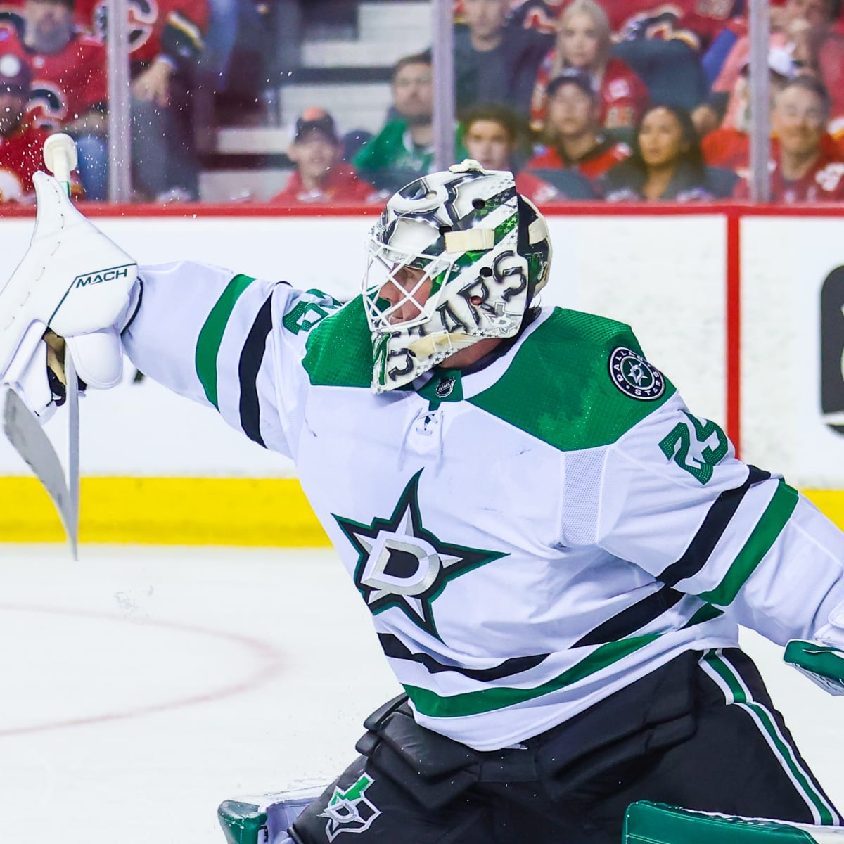 Stars' goalie Jake Oettinger discusses new contract extension, ranks hockey  movies