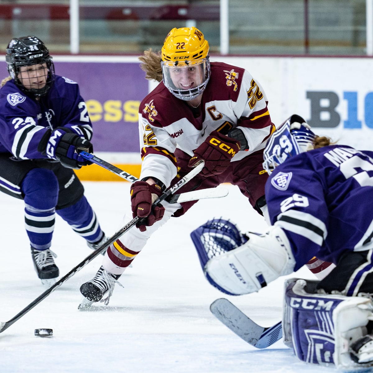 Women's Hockey  Fleming Inks Deal With Whitecaps - Minnesota