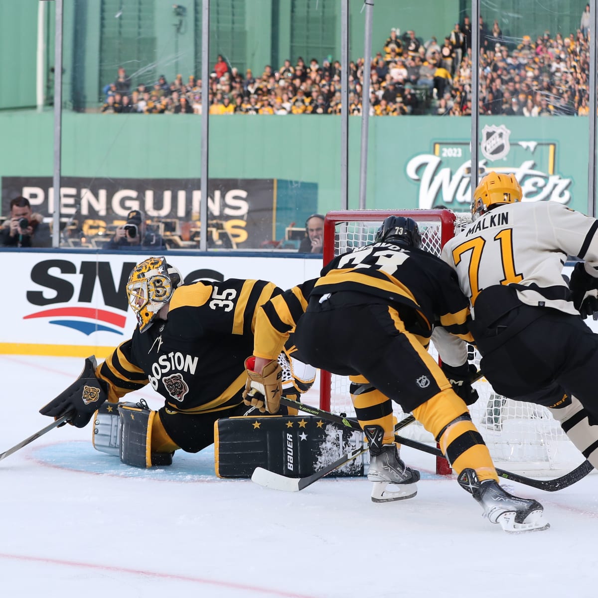 Orr to Varitek: Bruins, Red Sox greats deliver 'first puck pitch