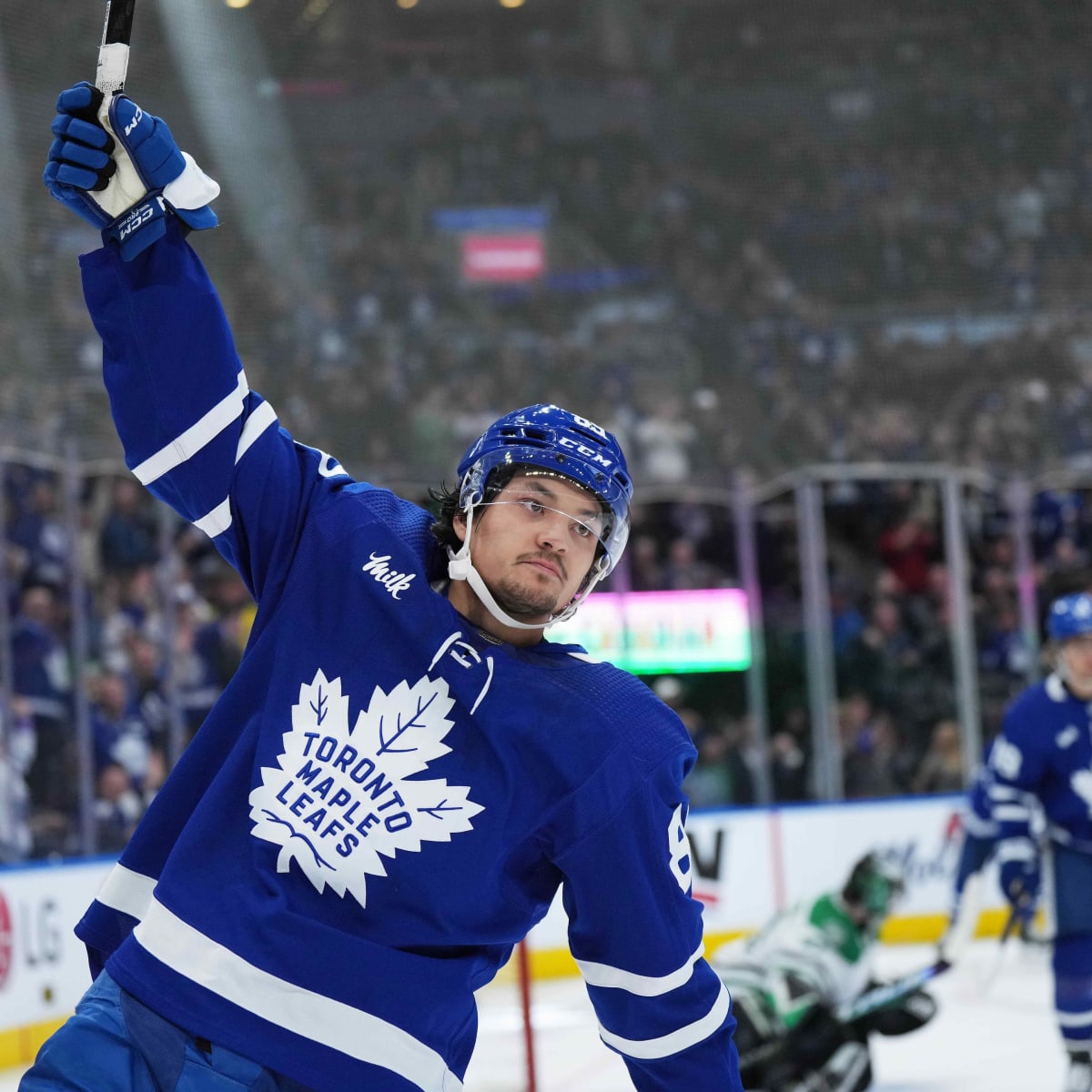 Nicholas Robertson scores two to lift Maple Leafs over the Dallas