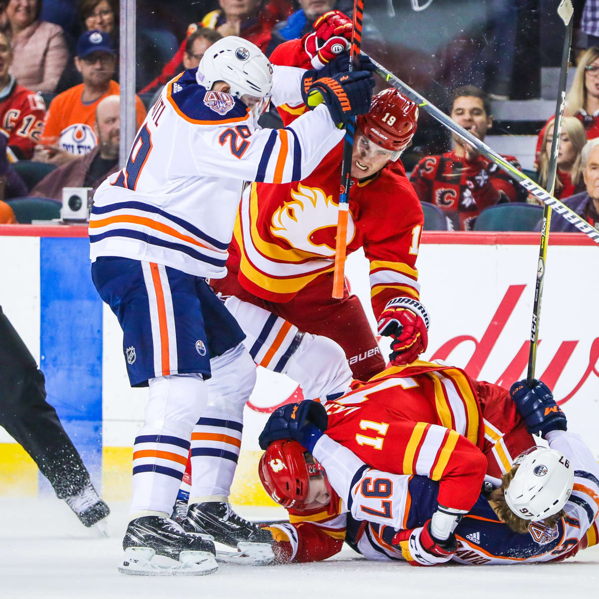 Oilers and Flames in Battle of Alberta: Bedlam on the Ice, Torn Loyalties  Off It - The New York Times