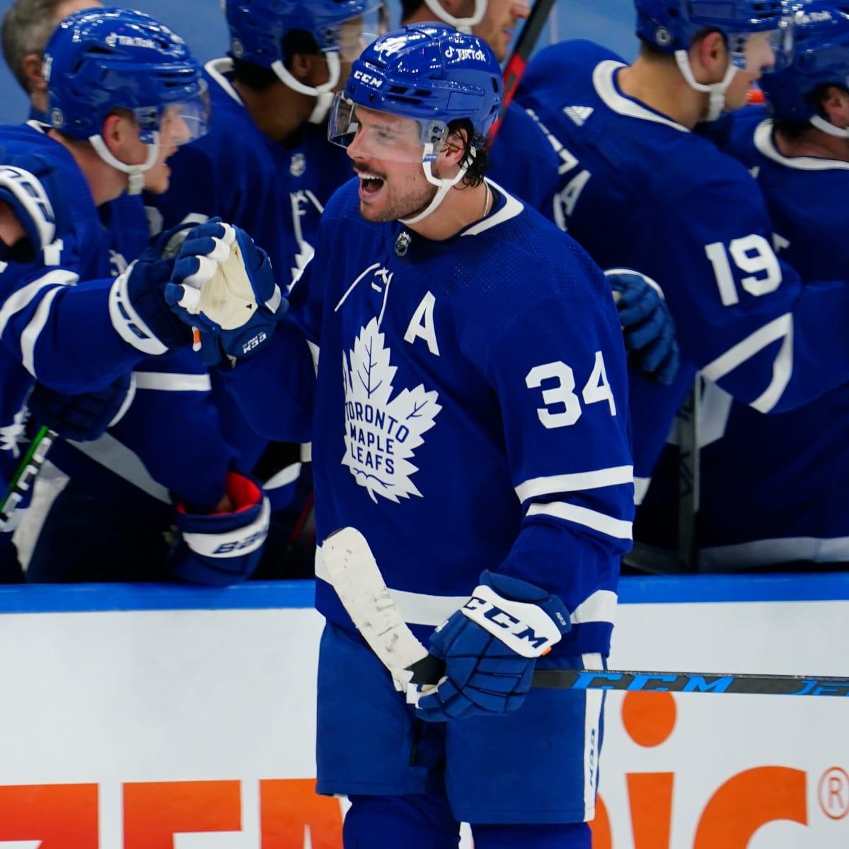 Tavares' winner sparks Maple Leafs to first NHL playoff series win