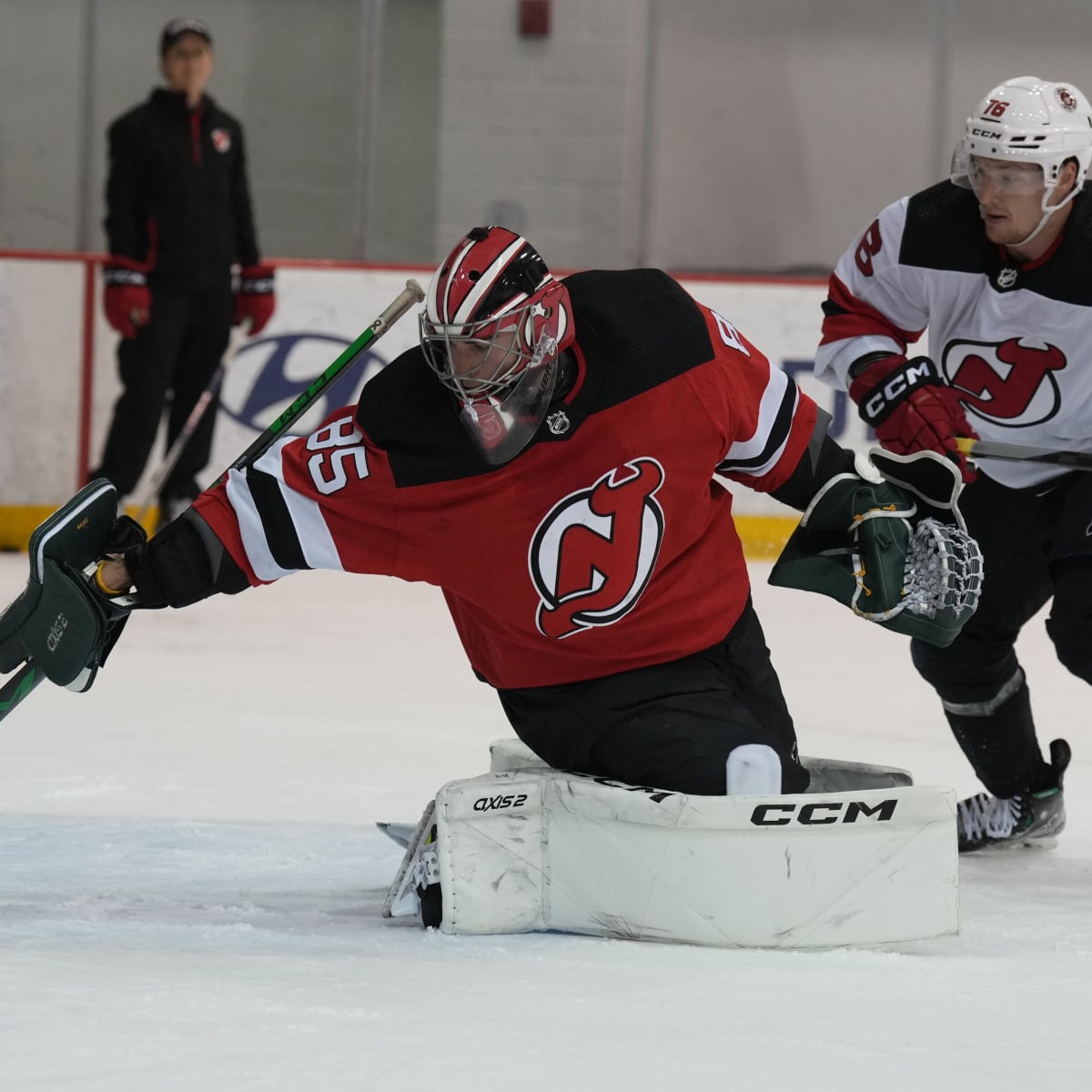 Coyotes take to the ice rocking incredible Diamondbacks hockey